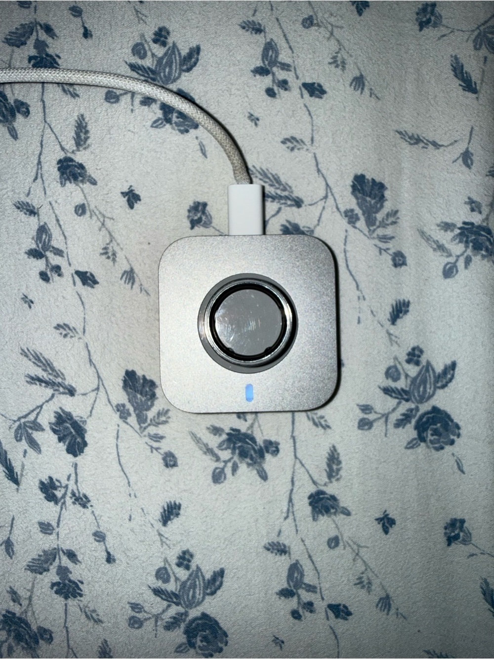 Oura Silver Charging Dock with Black Ring